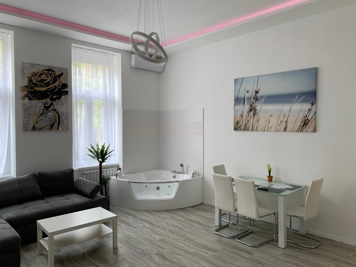 Luxury Apartment In The Central Budapest Eksteriør billede