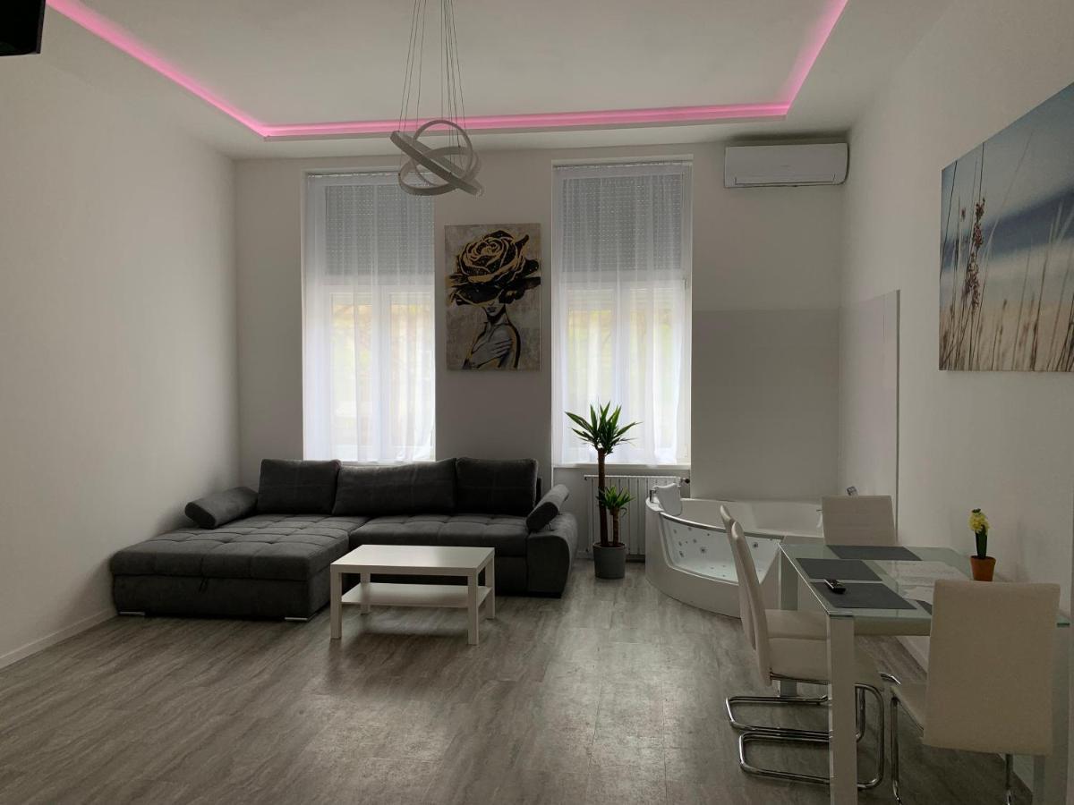 Luxury Apartment In The Central Budapest Eksteriør billede